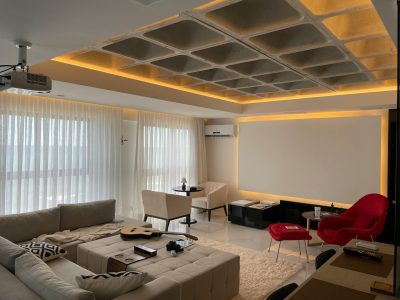 Akustikdecken für das Kinozimmer – worauf ist beim Kauf zu achten?